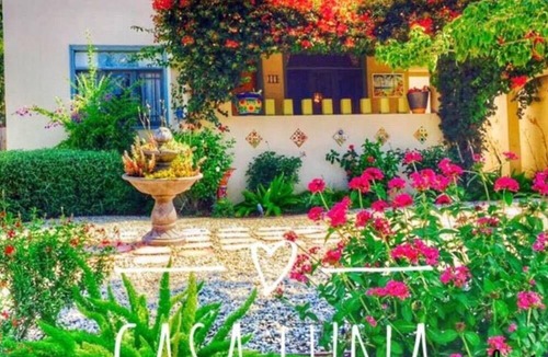 Altadena House | Stay in LA LA Land at Captivating Casa Luna