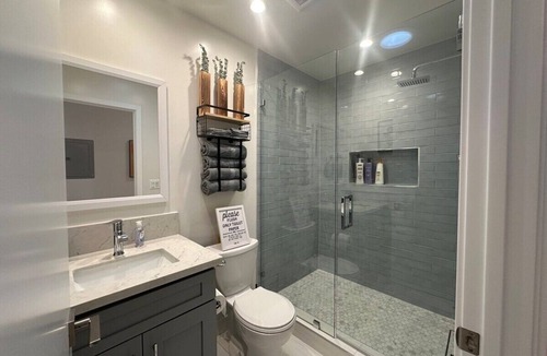 Burbank House | Stay in Style & Elegance
