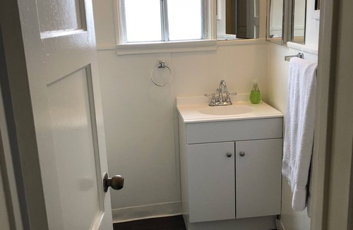 Hermosa Beach Apartment | STAY IN THE HEART OF HERMOSA BEACH! 1/2 BLOCK FROM THE BEACH