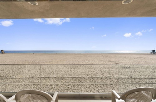 Balboa Peninsula Condo | Stay on the Oceanfront | Coveted Pier-to-Pier Location | Walk to it All (upper level unit)
