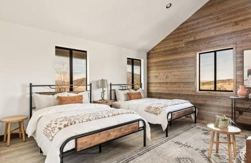 Baldwin Lake House | Steel Pine Lodge A Rustic Mountain Retreat Views