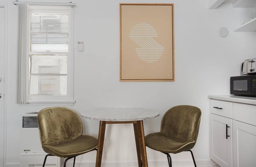 Westwood Apartment | Stellar Westwood Studio, walk to Coffee, Dining & Shops, by Blueground