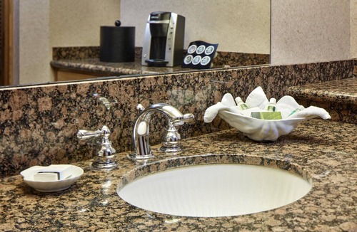 San Simeon Hotel | Steps Away from the Ocean! 4 Relaxing Units Along Highway 101 | Outdoor Pool