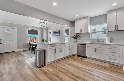 Belmont Shore House | Steps to 2nd Street Dining and Shopping, Entire House In Belmont Shore