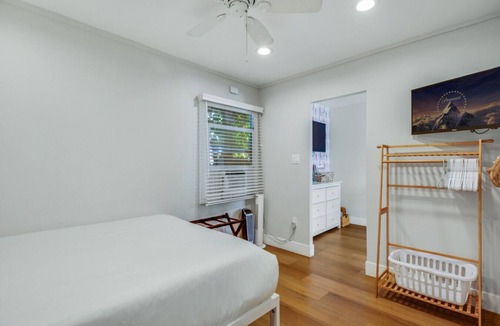 Huntington Beach Bed & Breakfast | Steps To Beach, Main St, Pac City | BBQ | Firepit