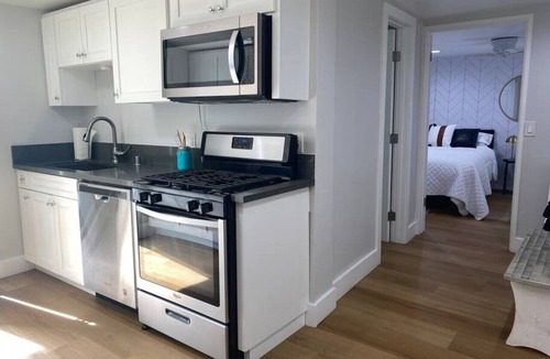 Huntington Beach Bed & Breakfast | Steps to the Beach, Main St & Pacific City - 2BR