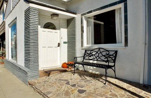Peninsula House | Steps to the Beach & Alamitos Bay | Long Beach Peninsula