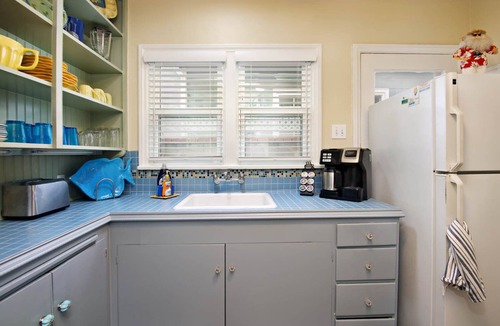 Old Towne House | Steps to the beach and 4 Blocks to Main St. and the pier