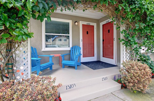 Old Towne House | Steps to the beach and 4 Blocks to Main St. and the pier