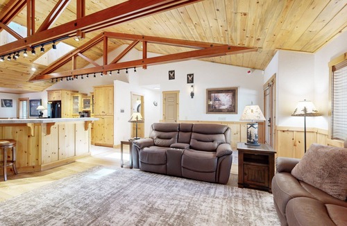 Eagle Mountain Estates Cabin | Stony Creek Retreat #708