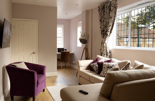 Sutton Apartment | Straight Inn