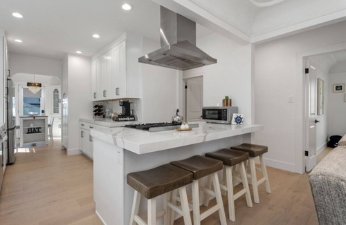 Belmont Shore House | Stroll To The Ocean and 2nd Street in Belmont Shores