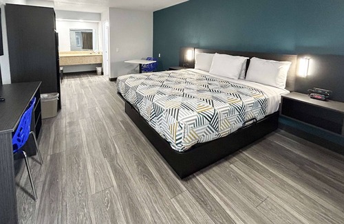 Pumpkin Center Hotel | Studio 6 Bakersfield, CA - South