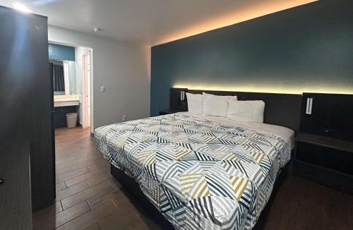 Hemet Hotel | Studio 6 Hemet, CA