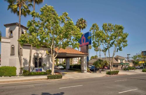 Lawndale Hotel | Studio 6 Suites Lawndale, CA South Bay