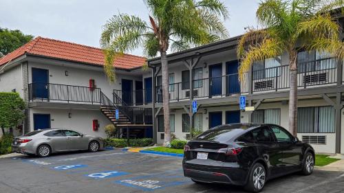 Santa Ana Hotel | Studio 6 Suites Santa Ana, CA