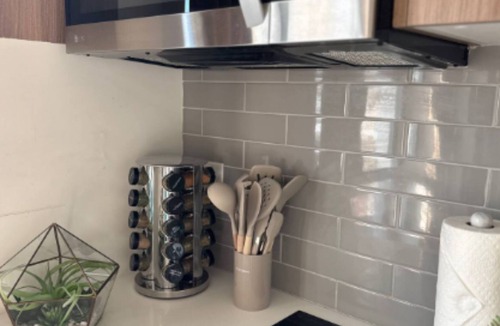 Wilshire Apartment | Studio Apt, Balcony, Free Parking, Fully Equipped
