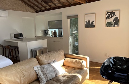 Venice Apartment | Studio Bungalow in Charming Venice Courtyard