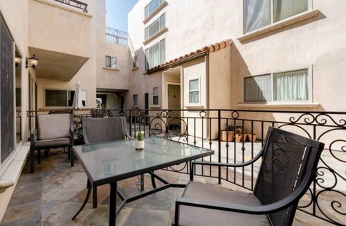 Studio City Condo | Studio City Flat- Queen Bed, Free Parking, Jacuzzi