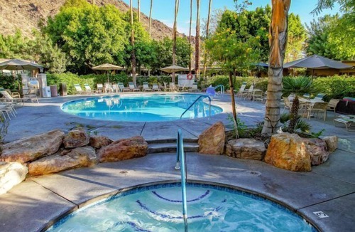 Historic Tennis Club Apartment | Studio Condo near Palm Canyon Drive