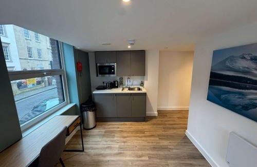 Bristol Floating Harbour Apartment | Studio Flat Close to Queen Square - Flat 2B