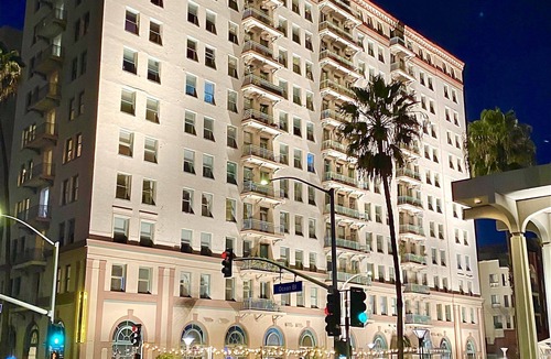 East Village Apartment | Studio in Downtown Long Beach