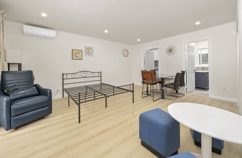 Lamanda Park Apartment | studio with pool and bbq grill