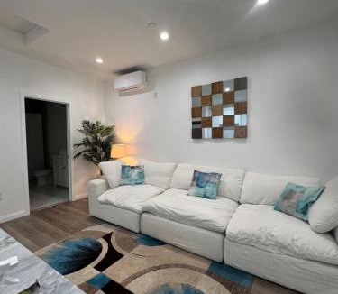 Canoga Park House | Stunning Guest House in West Hills California