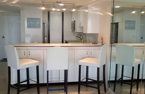 Marina del Rey Condo | STUNNING 1Bd+1BT CONDOMINIUM WITH GORGEOUS LAKE VIEW RESORT-STYLE ALL INCLUSIVE!