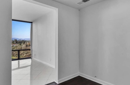 Marina del Rey Condo | STUNNING 1Bd+1BT CONDOMINIUM WITH GORGEOUS LAKE VIEW RESORT-STYLE ALL INCLUSIVE!