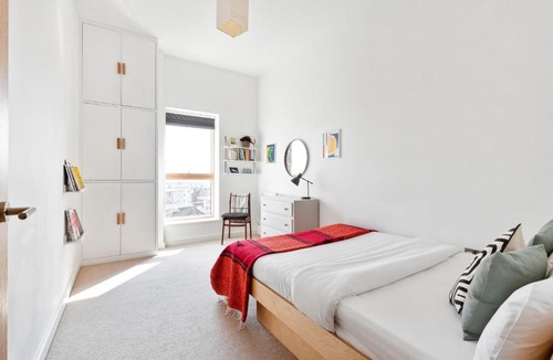 Shacklewell Apartment | Stunning 2-Bed flat w/balcony in Dalston
