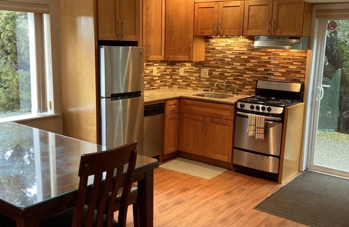 Lakeview Apartment | Stunning 2bedr with patio,parking, garden in exclusive neighborhood.Premier Host