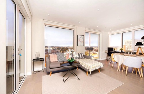 London Borough of Bromley Apartment | Stunning 2BR Apt Bromley Views Terrace