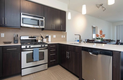 Marina del Rey Apartment | Stunning 2BR Penthouse w Gym, Pool, Patio & View/Venice/MDR