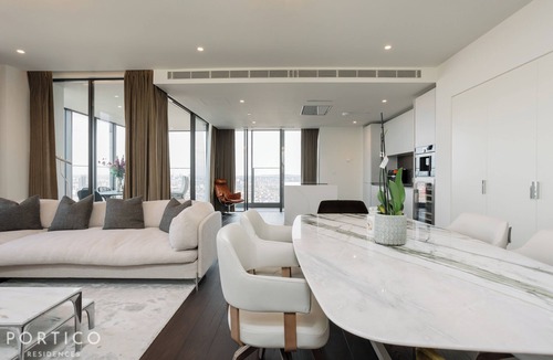 Vauxhall Apartment | Stunning 3-bed apartment located in Damac Tower, designed by Versace Home