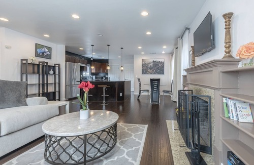 Altadena House | Stunning 3-bedroom cottage – Mountain view and close to Old Town Pasadena.