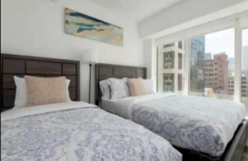 Downtown Los Angeles Apartment | Stunning 3 Bedroom High-Rise with Pool, Spa, and Rooftop Views