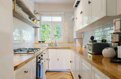 Riverside Apartment | Stunning 3BDR Retreat Near Tower Bridge