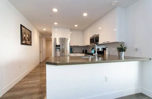 Historic Core Apartment | Stunning 3BR High-Rise Apt with Rooftop Pool, Spa & Rooftop City Skyline Views