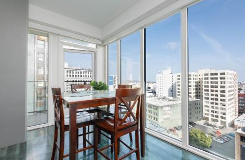 Downtown Los Angeles Apartment | Stunning 3BR High Rise Pool, Spa & Rooftop Views