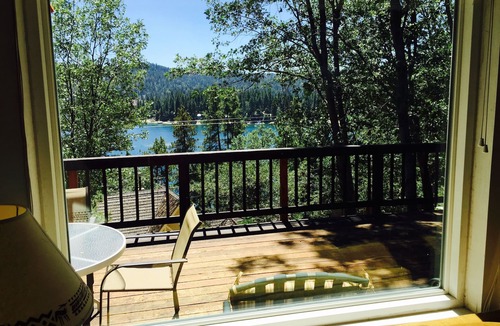 Lake Arrowhead Cabin | Stunning 3BR Lake View Gem w/Lake Access. S'mores ready Fire Pit-Dog Friendly
