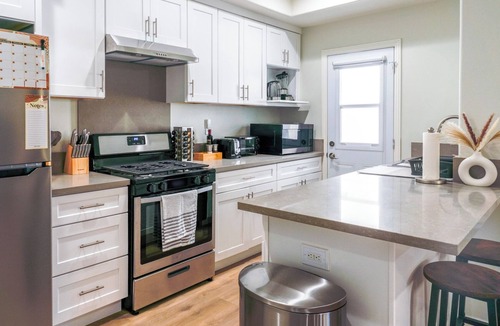 Westminster House | Stunning 3BR Luxe near Disneyland & Beaches EV Charge + King Bed