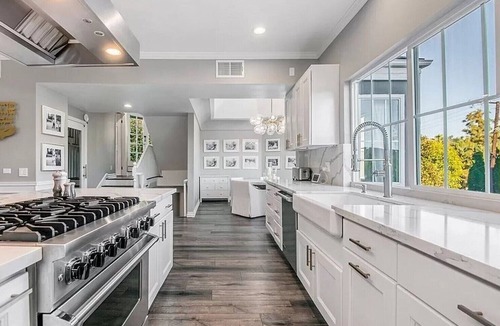 Woodland Hills House | Stunning 4,000+ sqft Multi-Level 5 Bed /5 Bath Home - Amazing Location & Price!