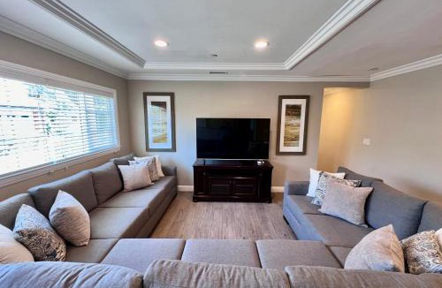 Northeast Anaheim House | Stunning 8 bedroom 6 bathroom Pool Home