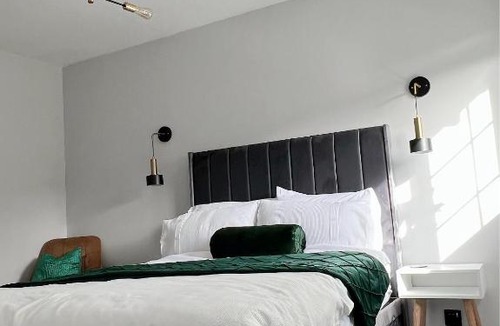 Custom House House | Stunning apartment in Beckton with Private Entrance