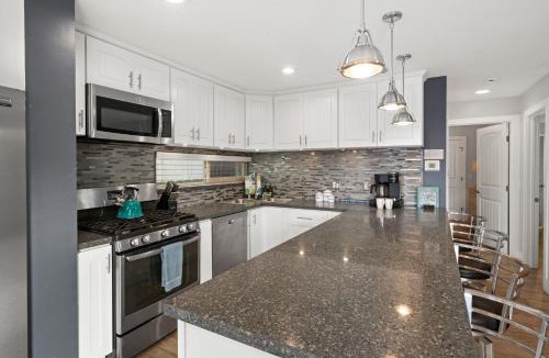 South Mission Beach House | Stunning Beach Home - large patio, parking, ac & dog friendly!
