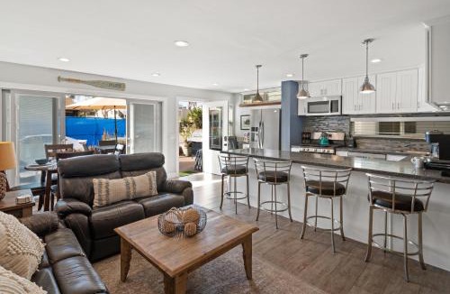 South Mission Beach House | Stunning Beach Home - large patio, parking, ac & dog friendly!