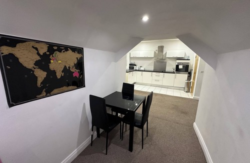 The Westside Apartment | Stunning Birmingham City Center Apartment with Free Parking - Sleeps 4