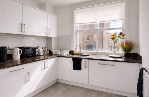 Canonbury Apartment | Stunning Central London Flat | Private Balcony | Sleeps 8