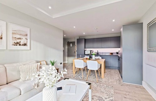 Leicester Apartment | Stunning City Centre Apartment FastWiFi SmartTV Communal Terrace Yoko Property